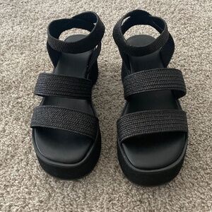 NWOT black elastic chunky heels